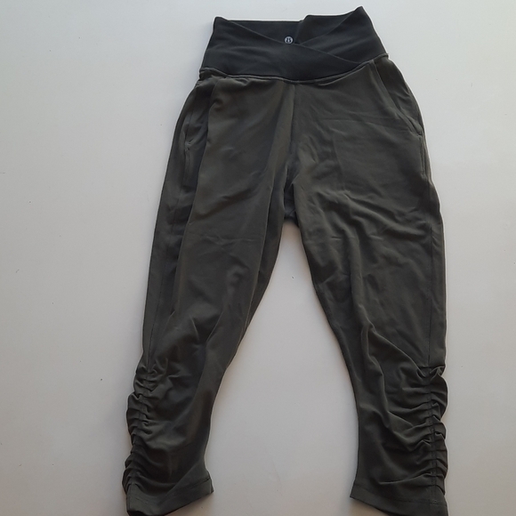 Lululemon 2 Sunset Salutation Crop Fatigue green - Picture 8 of 14